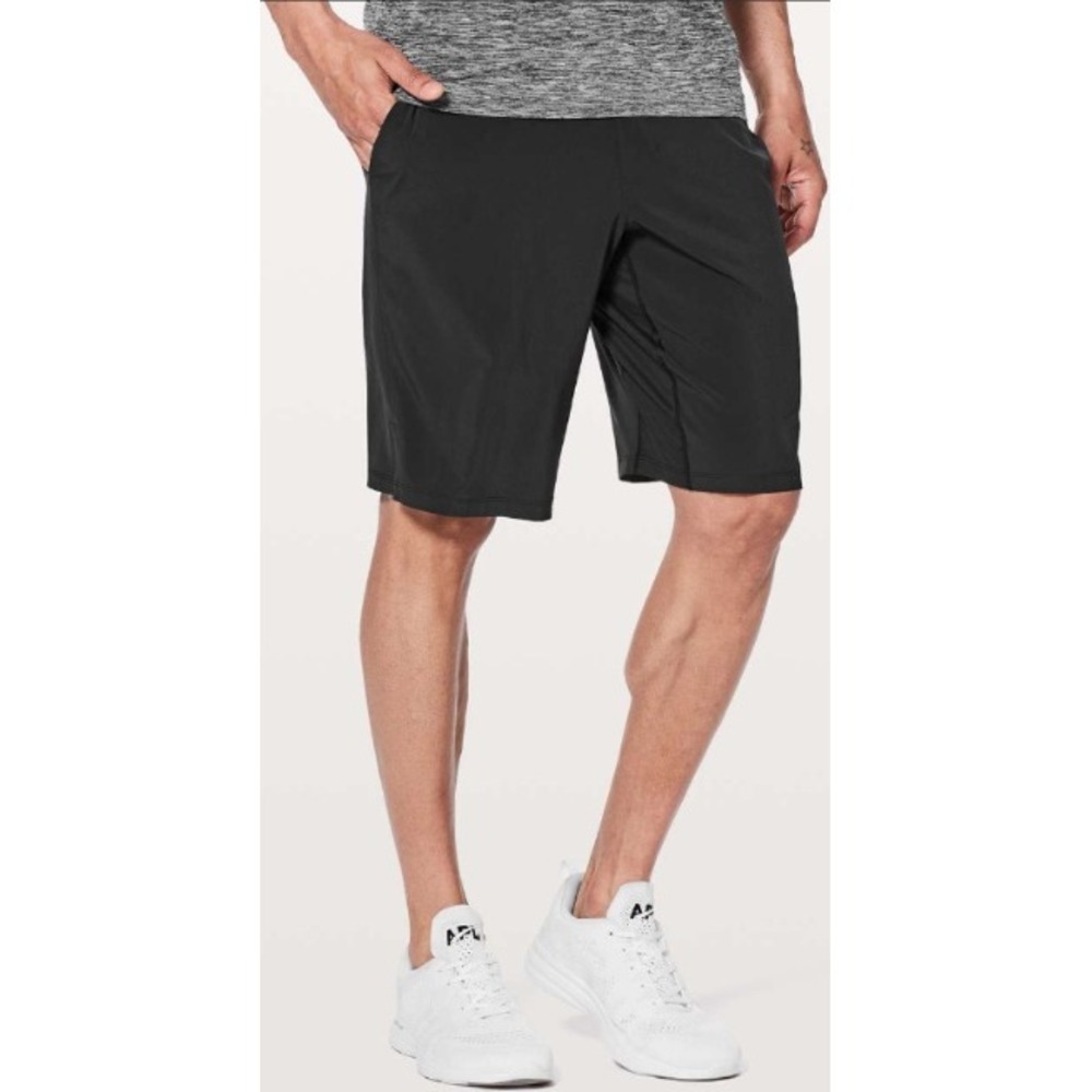 Lululemon Mens Linerless 11 in Black Shorts Size S Athletic Gym Workout Shorts